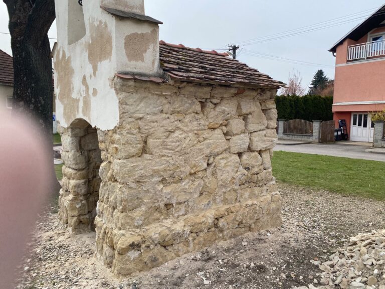 Kaplička Kamenný most